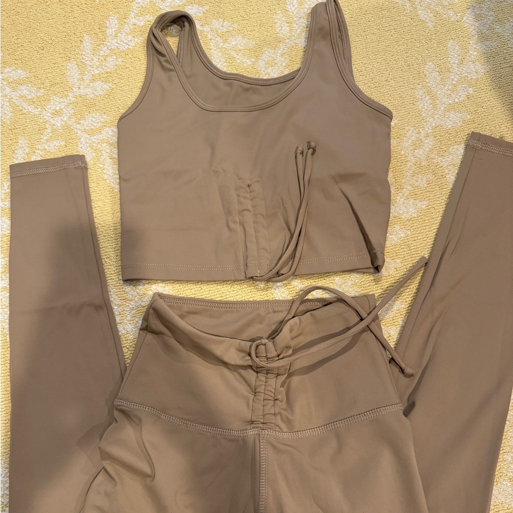 Tan strut this set